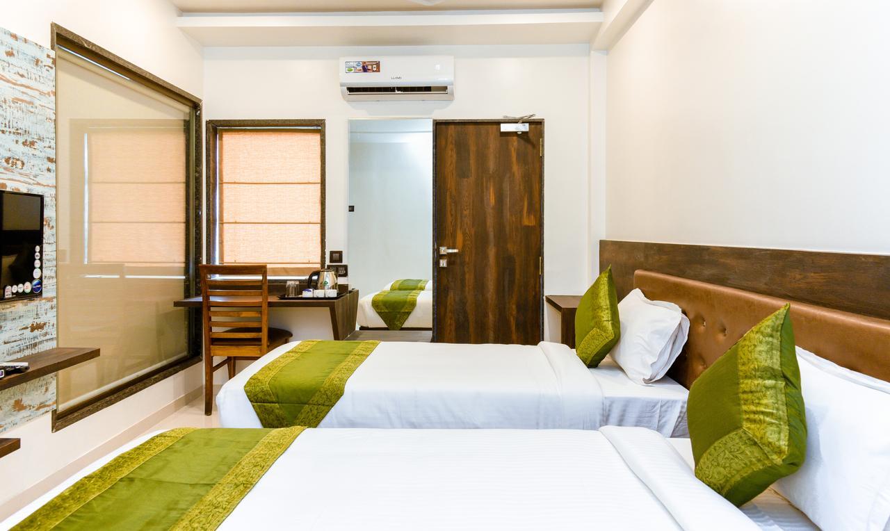 Hotel Treebo Malhaar Regency Chinchvad Exterior foto